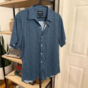Bonobos Riviera Short Sleeve Button Shirt - Men’s Large (L) - Athletic Fit